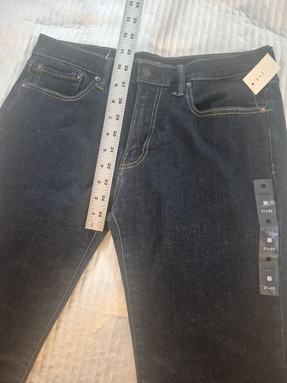 Men's Lucky Brand Straight-Leg Jeans in Dark Blue Clean Everyday Fit - Picture 4 of 10